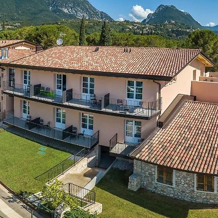 Regina Del Garda Suite توسكولانو ماديرنو المظهر الخارجي الصورة