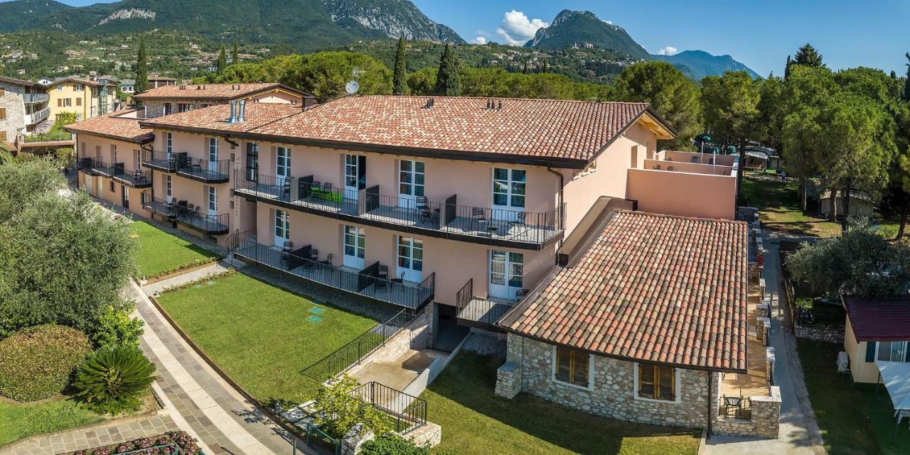 Regina Del Garda Suite توسكولانو ماديرنو المظهر الخارجي الصورة
