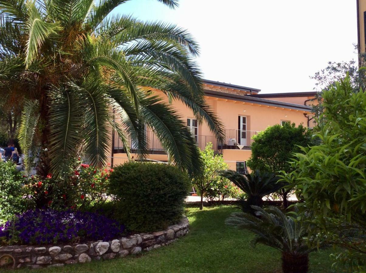Regina Del Garda Suite توسكولانو ماديرنو المظهر الخارجي الصورة